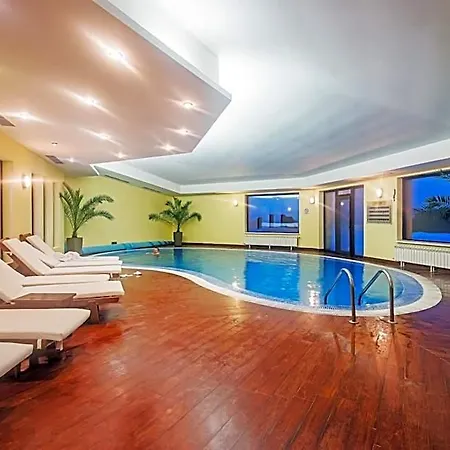 Bellevue 4* פמפורובו
